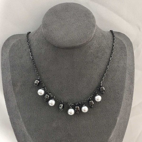 fashion designer alexander queen skeleton pearl necklace for women with advanced sense individualized temperament black gold collar chain
fashion designer alexander queen skeleton pearl necklace for women with advanced sense individualized temperament black gold collar chain