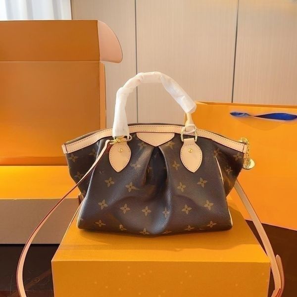 designer bag, dumpling bag, handbag, shoulder bag, crossbody bag, made of vintage fabric, paired with luxurious yellow leather trim, classic
designer bag, dumpling bag, handbag, shoulder bag, crossbody bag, made of vintage fabric, paired with luxurious yellow leather trim, classic