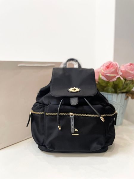 designer backpack leisure luggage classic large capacity carry on bag men's and women's fashion school backpack luxury travel bag
designer backpack leisure luggage classic large capacity carry on bag men's and women's fashion school backpack luxury travel bag