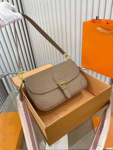 shoulder designer buckle flap crossbody bag holiday gift large capacity fashionable casual classic handbag flip envelope bag different shoul
shoulder designer buckle flap crossbody bag holiday gift large capacity fashionable casual classic handbag flip envelope bag different shoul