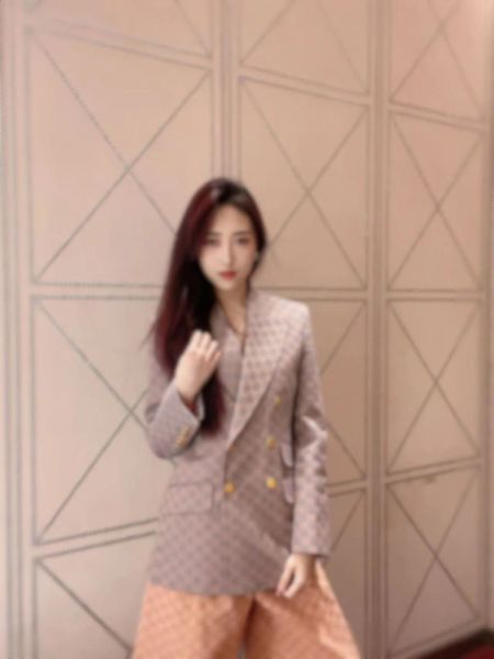 23 autumn/winter new women's double breasted suit coat full of jacquard logo fashion slim co branded style, White;black
23 autumn/winter new women's double breasted suit coat full of jacquard logo fashion slim co branded style, White;black