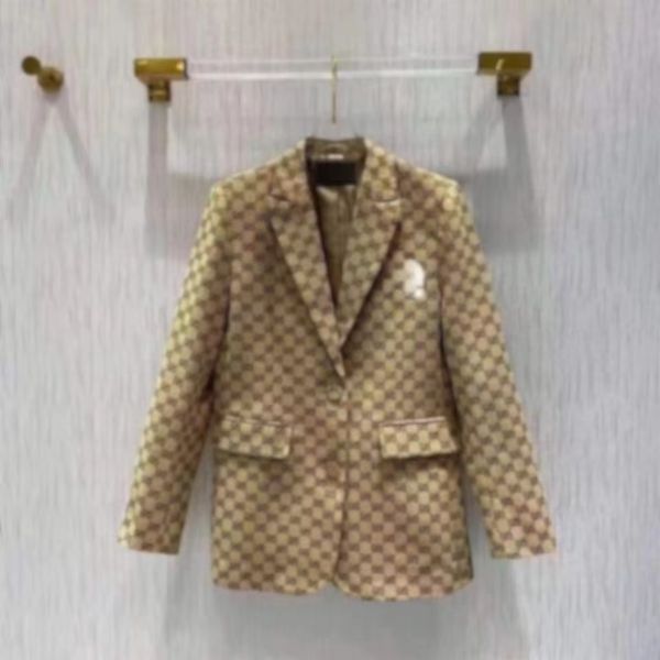 23 autumn/winter new women's suit coat full of jacquard logo fashion slim co branded style, White;black
23 autumn/winter new women's suit coat full of jacquard logo fashion slim co branded style, White;black