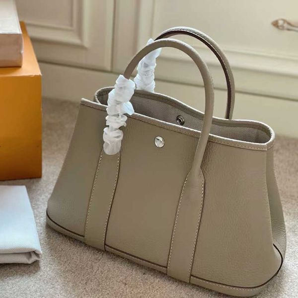 shopping totes h bag cowhide garden party lady handbag fashion shoulder bag designer high-capacity wallets genuine leather classic retro pur
shopping totes h bag cowhide garden party lady handbag fashion shoulder bag designer high-capacity wallets genuine leather classic retro pur
