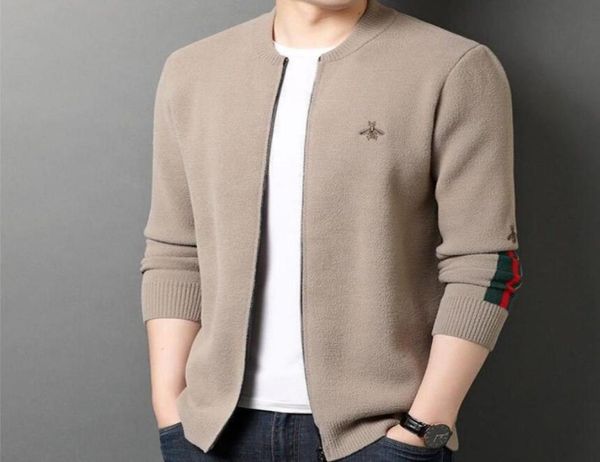 2021 men039s sweaters autumn and winter new knitted cardigan temperament thick business men039s jacket casual sweater9232300, White;black
2021 men039s sweaters autumn and winter new knitted cardigan temperament thick business men039s jacket casual sweater9232300, White;black