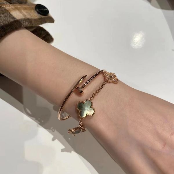 luxury bracelets clover bracelets designer bracelet for women luxury jewelry bracelets woman designer jewelry bracelet five flowers four lea, Black
luxury bracelets clover bracelets designer bracelet for women luxury jewelry bracelets woman designer jewelry bracelet five flowers four lea, Black