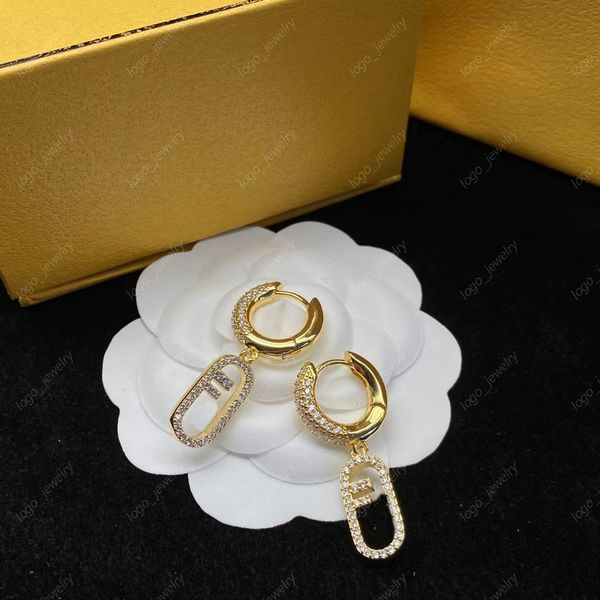 luxury designer fashion 18k gold charm earrings exquisite letter pendant earrings for women party wedding engagement gift jewelry with box, Golden
luxury designer fashion 18k gold charm earrings exquisite letter pendant earrings for women party wedding engagement gift jewelry with box, Golden