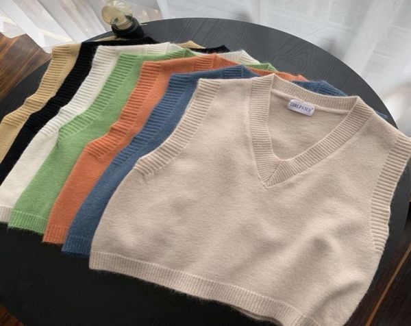 2020 autumn retro solid color plush velvet vneck woolen knit vest women039s high waist short isshaped sleeveless sweater vest4631425, Black;white
2020 autumn retro solid color plush velvet vneck woolen knit vest women039s high waist short isshaped sleeveless sweater vest4631425, Black;white