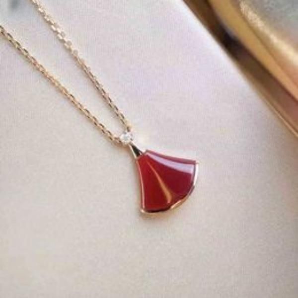 designer white shell red and black agate fan small skirt rose gold necklace girl, Silver
designer white shell red and black agate fan small skirt rose gold necklace girl, Silver