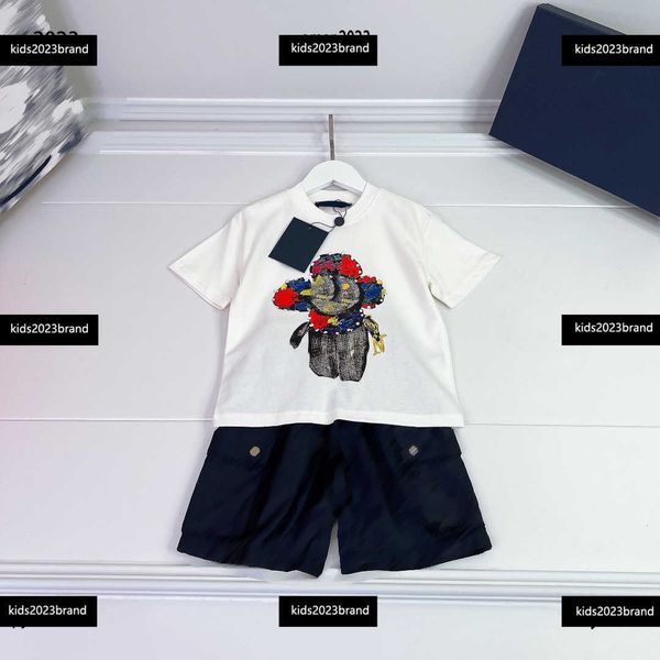 kids designer clothes fashion child sets baby summer tracksuits 2pcs graffiti cartoon character print short sleeved and lace up shorts, White
kids designer clothes fashion child sets baby summer tracksuits 2pcs graffiti cartoon character print short sleeved and lace up shorts, White
