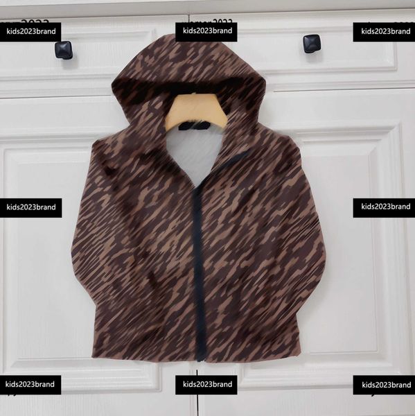 jacket fashion letter printing child hooded coat kids outwear spring size 100-150 cm quick drying new product, Blue;gray
jacket fashion letter printing child hooded coat kids outwear spring size 100-150 cm quick drying new product, Blue;gray