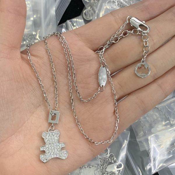 luxury designer elegant gold and silver bracelet luis fashion women's letter pendant clover bracelet wedding vuttonity special design j, Golden;silver
luxury designer elegant gold and silver bracelet luis fashion women's letter pendant clover bracelet wedding vuttonity special design j, Golden;silver