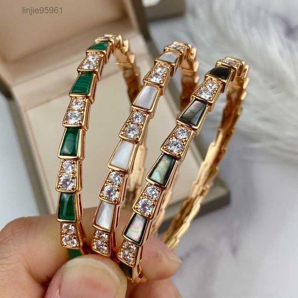 charm bracelets 925 silver goldplated european and american senior fritillary bone bracelet ladies fashion brand jewelry 230425, Golden;silver
charm bracelets 925 silver goldplated european and american senior fritillary bone bracelet ladies fashion brand jewelry 230425, Golden;silver