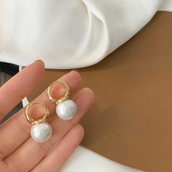 pearl earrings women's autumn and winter new fashion light luxury fashionable small crowd high sense temperament ear studs ear buckles, Golden
pearl earrings women's autumn and winter new fashion light luxury fashionable small crowd high sense temperament ear studs ear buckles, Golden