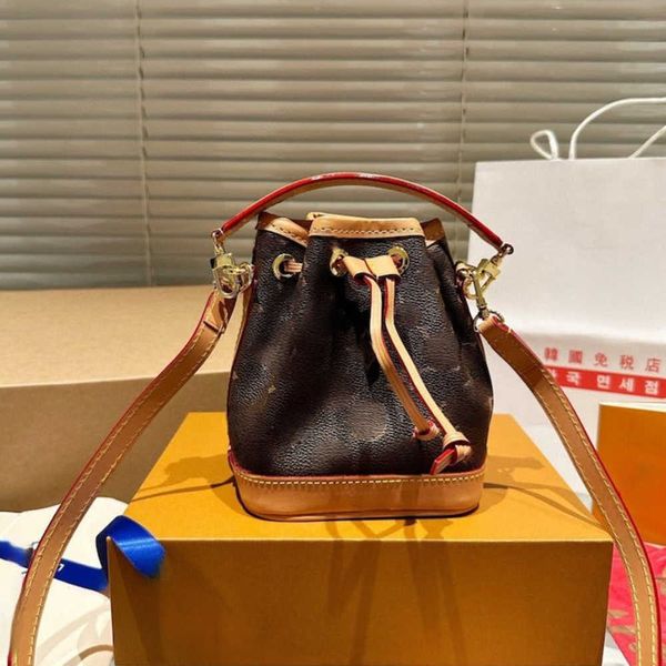 women's luxury handbag bucket bags small crossbody bag women mini leather messenger fashion handbags designer classic old flower drawst
women's luxury handbag bucket bags small crossbody bag women mini leather messenger fashion handbags designer classic old flower drawst