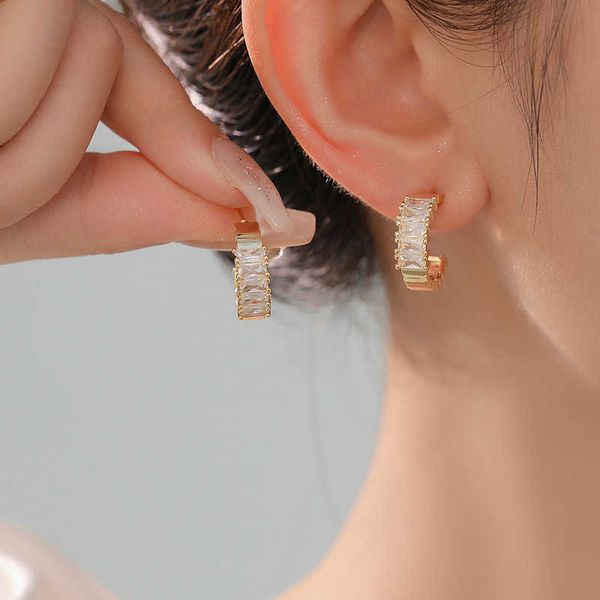 new micro inlaid zircon plated true gold c-shaped earrings with light luxury style and advanced sense earrings simple and fashionable women&, Golden
new micro inlaid zircon plated true gold c-shaped earrings with light luxury style and advanced sense earrings simple and fashionable women&, Golden