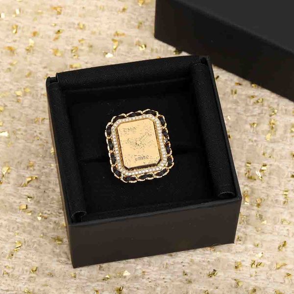 2023 luxury quality charm punk band ring with black genuine leather in 18k gold plated words design have box stamp ps7502b, Silver
2023 luxury quality charm punk band ring with black genuine leather in 18k gold plated words design have box stamp ps7502b, Silver