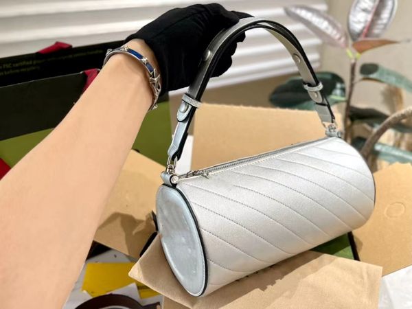 2023 new fashion design women's luxury classic vintage leather cylinder bag fashion casual versatile crossbody bag
2023 new fashion design women's luxury classic vintage leather cylinder bag fashion casual versatile crossbody bag