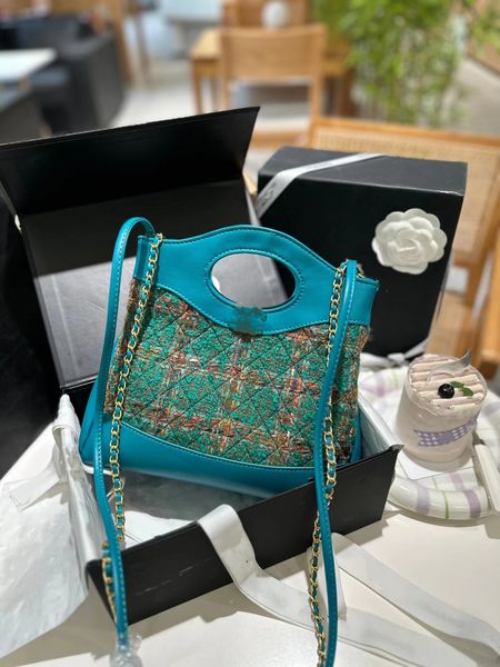 luxury classic fashion women's lacquer leather chain bag connection design casual versatile one shoulder crossbody bag
luxury classic fashion women's lacquer leather chain bag connection design casual versatile one shoulder crossbody bag