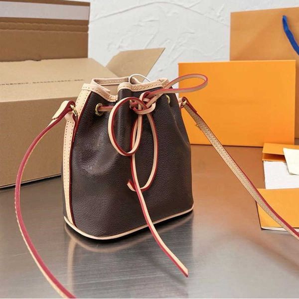 women's luxury classic handbag bucket bags small crossbody bag women mini leather messenger fashion handbags designer old flower drawst
women's luxury classic handbag bucket bags small crossbody bag women mini leather messenger fashion handbags designer old flower drawst