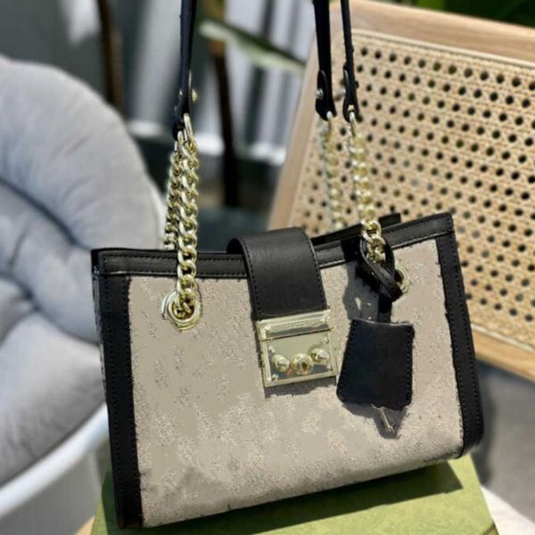 designers luxury chain bag women's tote handbag crossbody bags women handbags padlock buckle inner double pocket classic letter prints
designers luxury chain bag women's tote handbag crossbody bags women handbags padlock buckle inner double pocket classic letter prints
