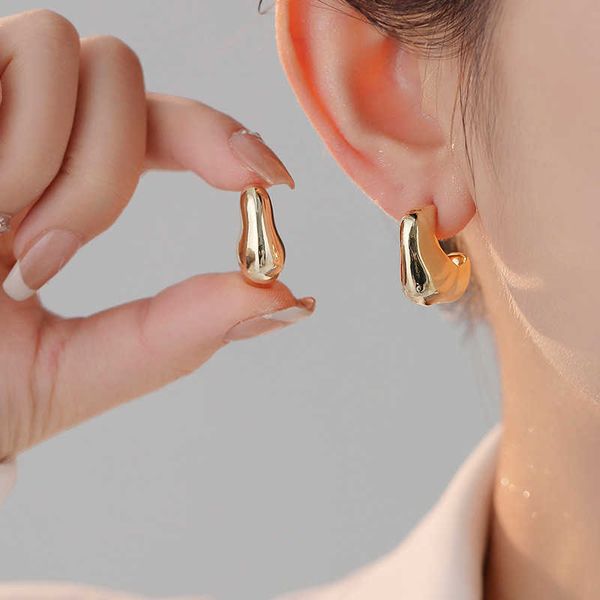 new minimalist and cool style earrings with advanced design sense niche earrings trendy women versatile temperament and personalized earring, Golden
new minimalist and cool style earrings with advanced design sense niche earrings trendy women versatile temperament and personalized earring, Golden