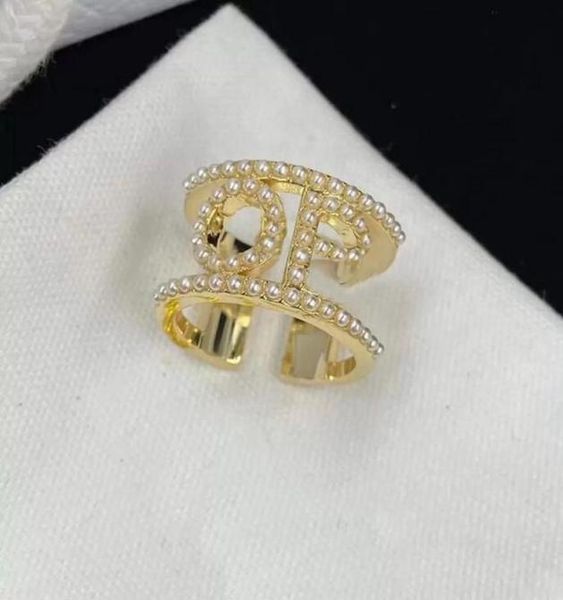 fashion designer pearl gold letter band rings bague luxury ring for lady women party wedding lovers gift engagement jewelry with b1766508, Silver 
fashion designer pearl gold letter band rings bague luxury ring for lady women party wedding lovers gift engagement jewelry with b1766508, Silver