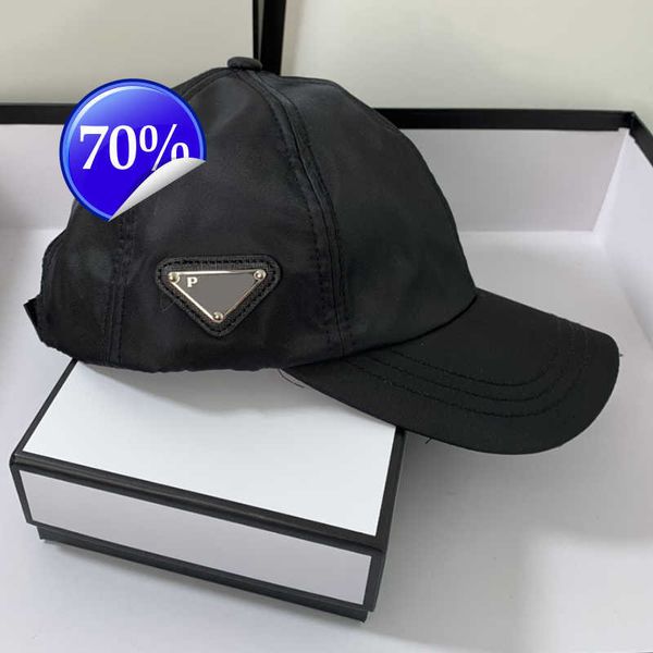 1Designer casquette Ball Caps Couple Style Side Label Candy Color Curved Eaves Baseball Hat Sunshade Sunscreen Duck Tongue Hat Outdoor Riding Sunl
1Designer casquette Ball Caps Couple Style Side Label Candy Color Curved Eaves Baseball Hat Sunshade Sunscreen Duck Tongue Hat Outdoor Riding Sunl