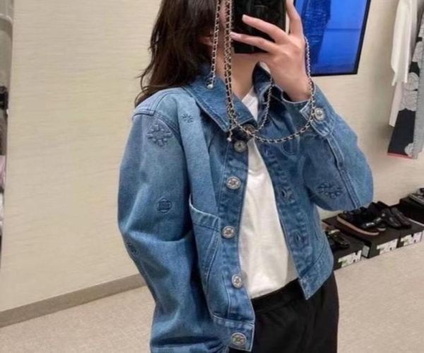 early autumn 2021 new versatile loose relief camellia embroidery pattern college style denim jacket for women61698115045843, Black;brown 
early autumn 2021 new versatile loose relief camellia embroidery pattern college style denim jacket for women61698115045843, Black;brown