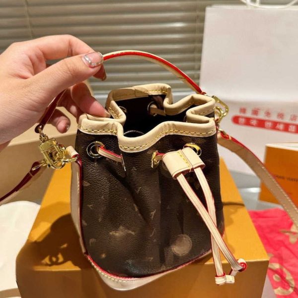 classic luxury women's handbag bucket bags small crossbody bag women mini leather messenger fashion handbags designer old flower drawst
classic luxury women's handbag bucket bags small crossbody bag women mini leather messenger fashion handbags designer old flower drawst