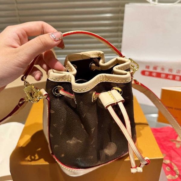 luxury classic women's handbag bucket bags small crossbody bag women mini leather messenger fashion handbags designer old flower drawst
luxury classic women's handbag bucket bags small crossbody bag women mini leather messenger fashion handbags designer old flower drawst