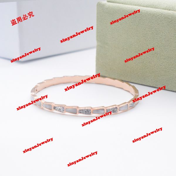 luxurys link designer bracelet women lucky link charm bracelets love trendy fashion shiny and eye-catching fine jewelry elegant temperament, Silver
luxurys link designer bracelet women lucky link charm bracelets love trendy fashion shiny and eye-catching fine jewelry elegant temperament, Silver