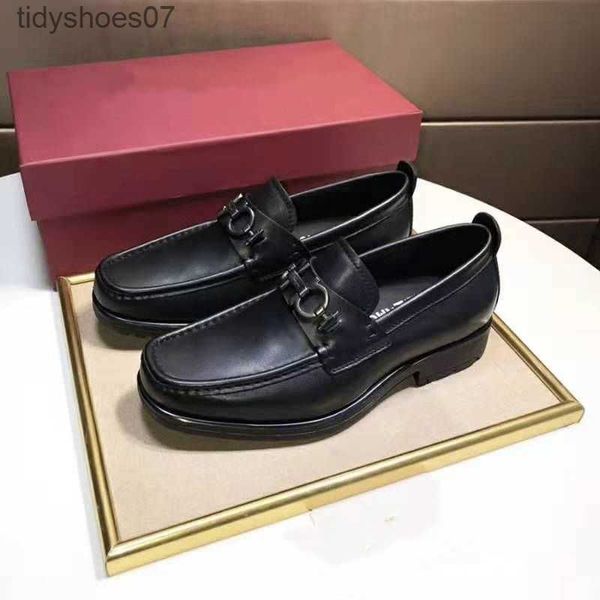 autumn and winter new men's shoes genuine leather thick sole elevated horseship buckle feragamos casual business leather shoes korean v, Black
autumn and winter new men's shoes genuine leather thick sole elevated horseship buckle feragamos casual business leather shoes korean v, Black