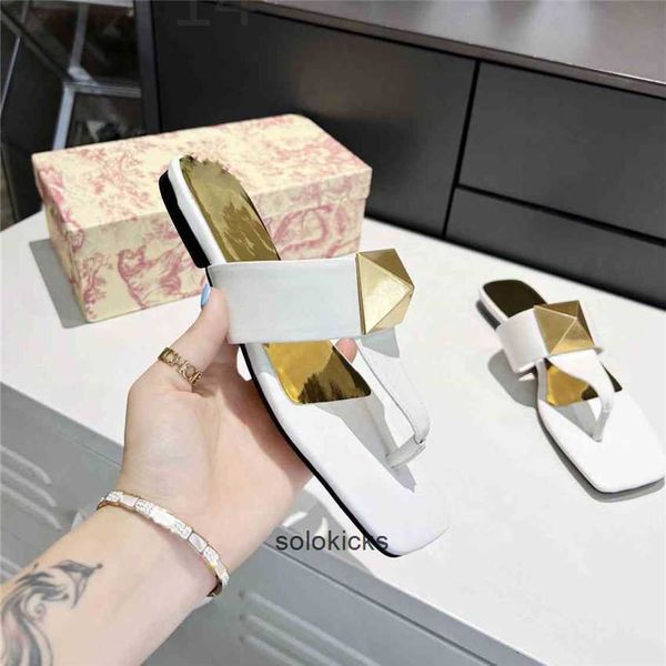 03-04 valentinolies letter fashion slope slippers flat luxury women design heel summer casual men sandals flip flops, Black
03-04 valentinolies letter fashion slope slippers flat luxury women design heel summer casual men sandals flip flops, Black
