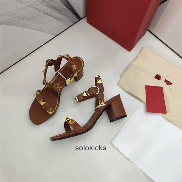valentinolies women fashion sandals luxury design high heel leather letter wedding party casual slippers 01-016, Black
valentinolies women fashion sandals luxury design high heel leather letter wedding party casual slippers 01-016, Black