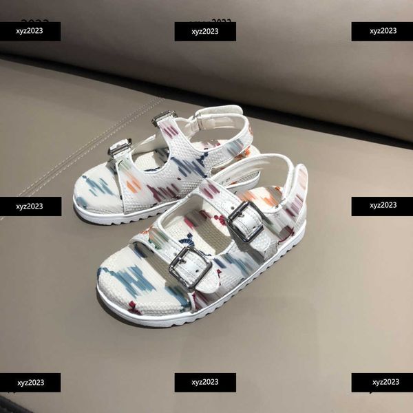 23ss kids shoes high-quality summer products designer kids sandals color letter printing slippers box packaging children's size 26-35, Black;red
23ss kids shoes high-quality summer products designer kids sandals color letter printing slippers box packaging children's size 26-35, Black;red