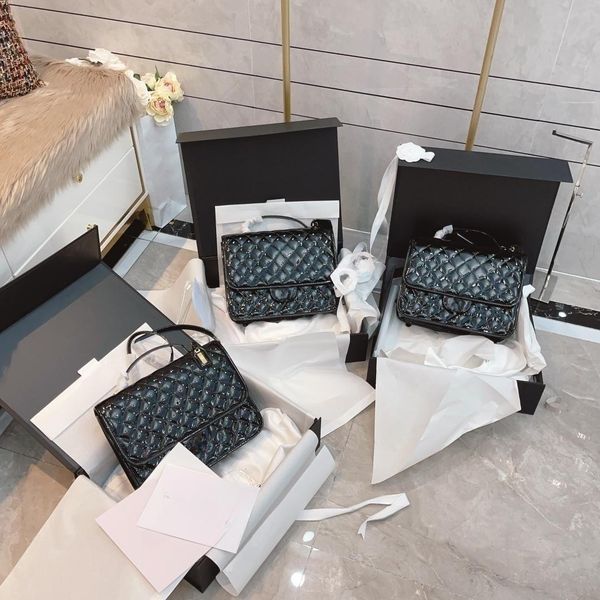 good news for big bag enthusiasts, the space inside the bag is very large and highly practical
good news for big bag enthusiasts, the space inside the bag is very large and highly practical