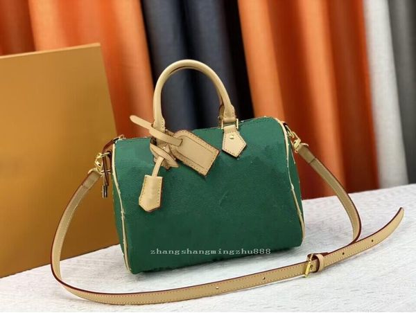 luxury women's shoulder bag safety locks hardware luggage tags key tags peace dove embossed soft leather casual large bag fashion tote
luxury women's shoulder bag safety locks hardware luggage tags key tags peace dove embossed soft leather casual large bag fashion tote