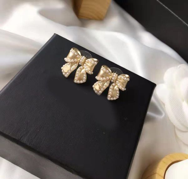 2021 new fashion knot pearl bow earrings ladies 925 silver needles simple allmatch jewelry3555323
2021 new fashion knot pearl bow earrings ladies 925 silver needles simple allmatch jewelry3555323