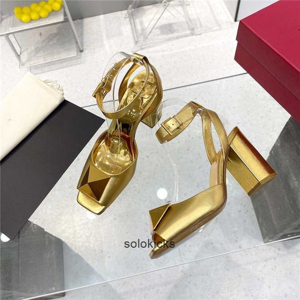 valentinolies summer popular women sandals luxury brand business dress wedding party leather high heels casual flat slippers 03-013, Black
valentinolies summer popular women sandals luxury brand business dress wedding party leather high heels casual flat slippers 03-013, Black