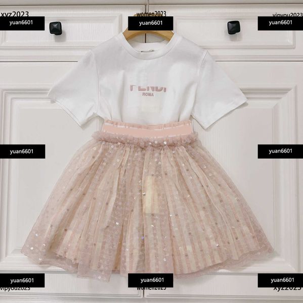 luxury kids tracksuits girls dress sets size 100-160 cm 2pcs round neck t-shirt and sparkling design pleated skirt april11, White
luxury kids tracksuits girls dress sets size 100-160 cm 2pcs round neck t-shirt and sparkling design pleated skirt april11, White