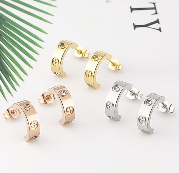 2023 luxury designer circle simple rose golden plated new fashion hoop earring for woman, Golden;silver
2023 luxury designer circle simple rose golden plated new fashion hoop earring for woman, Golden;silver