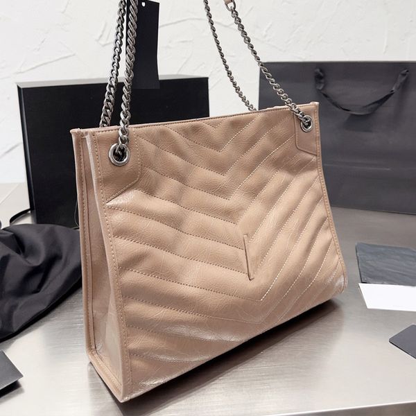 fashion shoulder bag large capacity tote bags commuter handbag silver chain travel shopping purse leather quilting thread interior zipper po
fashion shoulder bag large capacity tote bags commuter handbag silver chain travel shopping purse leather quilting thread interior zipper po