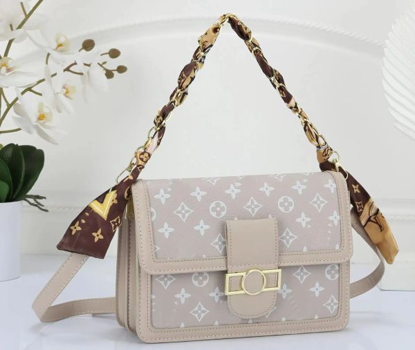 classic dauphine fashion messenger bag one-shoulder women's handbag designer brand messenger bag messenger bag
classic dauphine fashion messenger bag one-shoulder women's handbag designer brand messenger bag messenger bag
