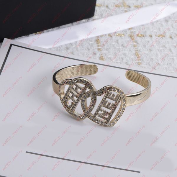 designer jewelry cuff zircon heart-shaped alphabet bracelets, valentine's day, christmas, gifts, White
designer jewelry cuff zircon heart-shaped alphabet bracelets, valentine's day, christmas, gifts, White