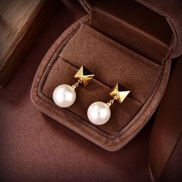 luxury gold stud earring letter v logo brand woman hoop earing designer valentinolies jewelry pearl earrings 0345, Golden;silver
luxury gold stud earring letter v logo brand woman hoop earing designer valentinolies jewelry pearl earrings 0345, Golden;silver