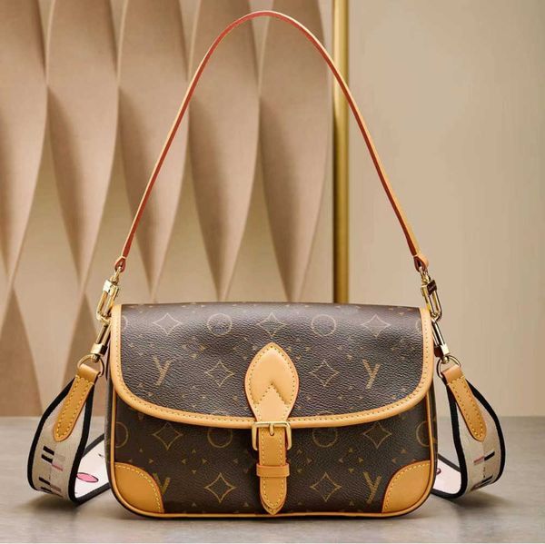 designer bags shoulder bag totes real leather luxury olds flower diane baguette handbag large capacity canvas strap embossed letters colorfu
designer bags shoulder bag totes real leather luxury olds flower diane baguette handbag large capacity canvas strap embossed letters colorfu