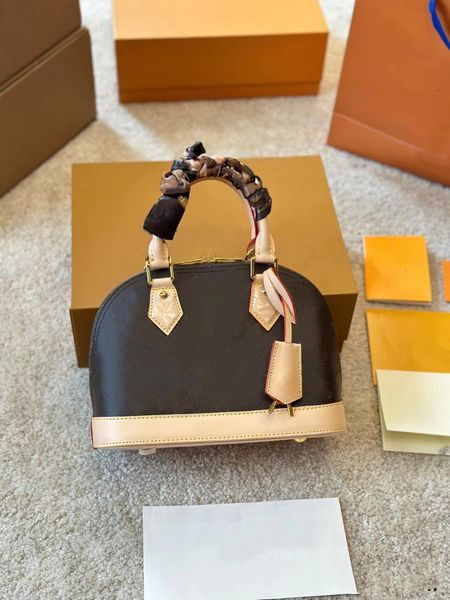 2023 designer brand female designer shell bag colorful cowhide classic eternal pure steel gold hardware accessories crossbody bag
2023 designer brand female designer shell bag colorful cowhide classic eternal pure steel gold hardware accessories crossbody bag