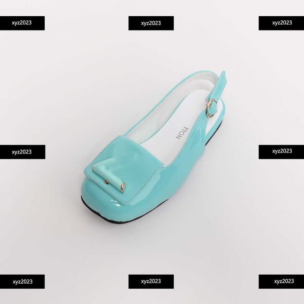 23ss girl flat shoes child sneakers kids athletic shoe patent leather letter design box packaging well made size 26-35, Black;grey
23ss girl flat shoes child sneakers kids athletic shoe patent leather letter design box packaging well made size 26-35, Black;grey