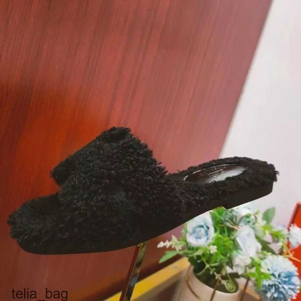 mop hermzs furry bear sandal oran winter dsigner slipper shoes slippers designer emma teddy bear fur one word for women 2023 color matching
mop hermzs furry bear sandal oran winter dsigner slipper shoes slippers designer emma teddy bear fur one word for women 2023 color matching