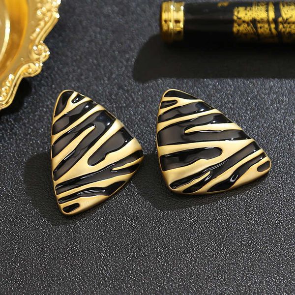 925 silver needle zebra pattern earrings niche high-end personalized electroplating genuine gold enamel colored ear jewelry, Black
925 silver needle zebra pattern earrings niche high-end personalized electroplating genuine gold enamel colored ear jewelry, Black